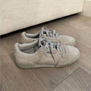 Adidas Yeezy calabasas